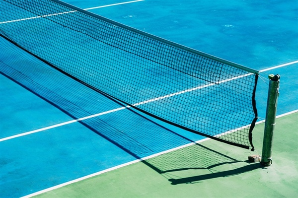 Designing a Backyard Tennis Court That Mimics Pro-Level Play