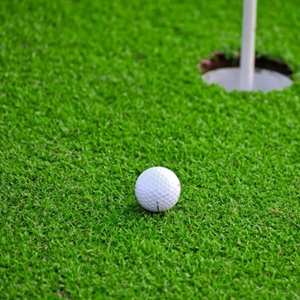 What Is the Best Outdoor Putting Green Surface?